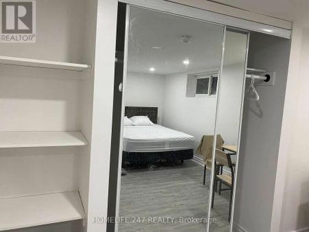 50 PANMURE CRESCENT N - Photo 4