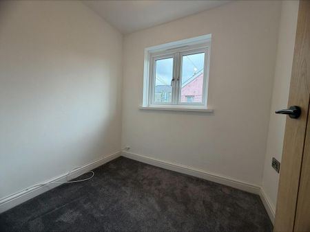 2 bedroom semi-detached house to rent - Photo 2