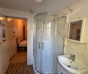 Studio Flat, Sandringham Gardens, N12 - Photo 2