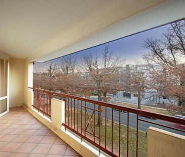 Spacious Living - Photo 6