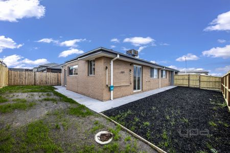 38 Gillespie Avenue, Werribee - Photo 2