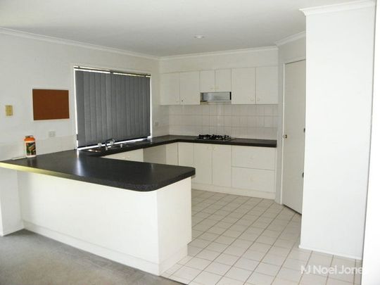 27 Rangeview Terrace, BULLEEN - Photo 1