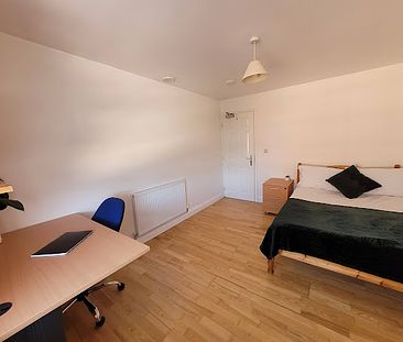 Room 8 Available, 12 Bedroom House, Willowbank Mews – Student Accommodation Coventry - Photo 2
