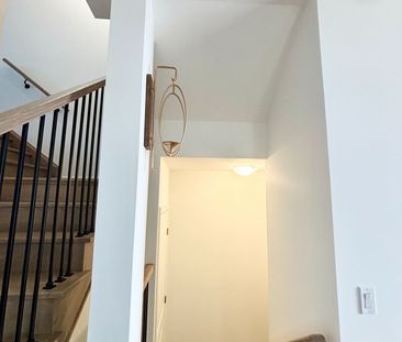 For Lease - 103 Picardy Drive, Hamilton, Ontario - Photo 4