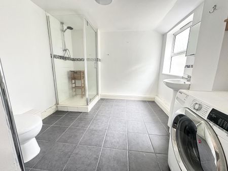 1 bedroom in a house share to rent - Photo 5