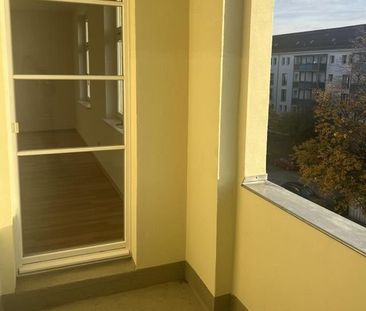 GemÃ¼tliche Wohnung mit Loggia und groÃzÃ¼gigem Wohnzimmer! - Foto 1