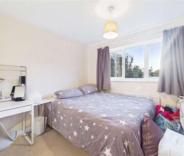 Stable Close, Burghfield Common, Reading, Berkshire, RG7 - Photo 4