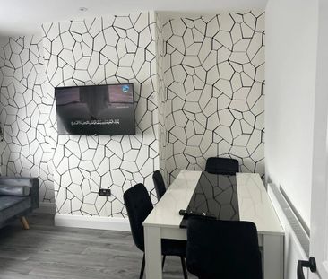 2 Bed Terraced House, Crawley Green Road, LU2 - Photo 5