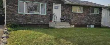 Modern Renovated 3 Bed & 1 Bath Main Floor Bungalow in Haysboro | Calgary - Photo 1