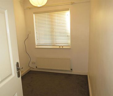 3 bedroom flat to rent - Photo 3