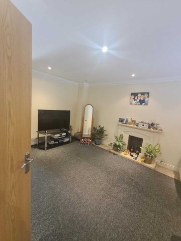 4 Queenhythe Crescent, Jacobs Well - Photo 2