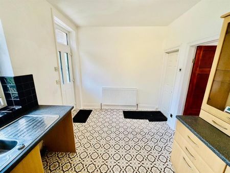 2 bedroom end of terrace house to rent - Photo 5