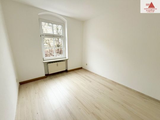 Geräumige 2-Raum-Wohnung mit PKW-Stellplatz auf der Talstraße in Annaberg-Buchholz! - Photo 1