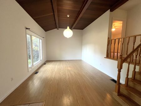 For Lease - 287 Kent Crescent, Burlington, Ontario - Photo 3