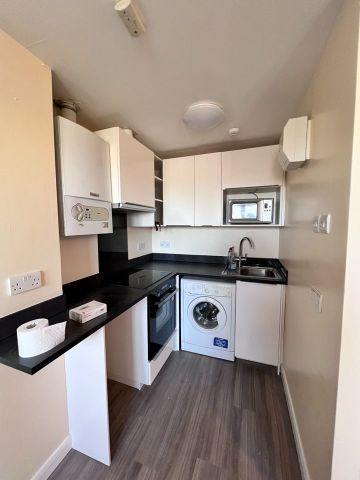 1 Bed Flat, Goldhawk Road, W12 - Photo 2