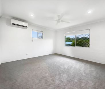 Charming Home in Palmwoods with Solar & Lawn Maintenance Included&excl; - Photo 6