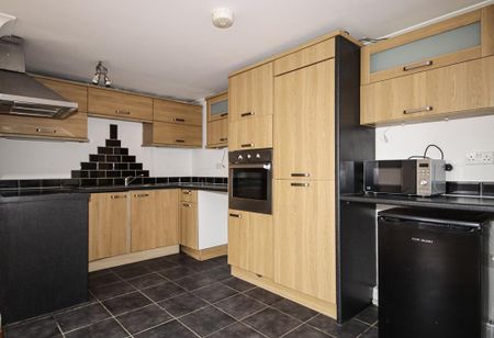 2 bedroom terraced house to rent - Photo 5