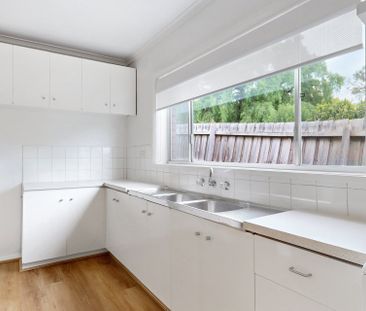 Charming, Updated Unit in the Heart of Essendon - Photo 2