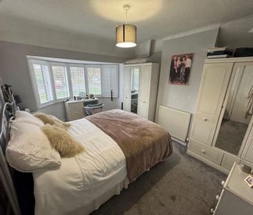 4 bedroom semi-detached house to rent - Photo 3