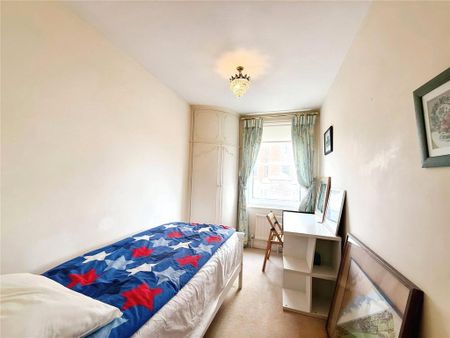 3 bedroom flat to rent - Photo 3