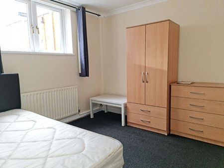 3 bedroom terraced house to rent - Photo 5