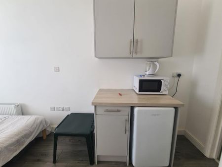 Studio to rent - Photo 3