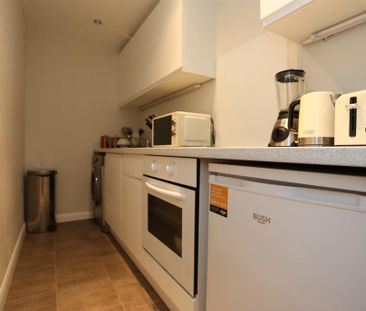 3 bedroom flat to rent - Photo 5