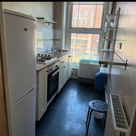 Room in a Shared House, Camden Park Road, NW1 - Photo 4