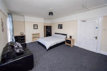 Room 3, 4 Candahar Street, Belfast, BT7 3AQ - Photo 4