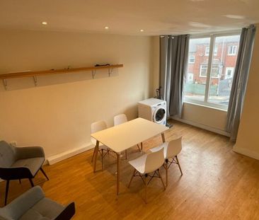 Flat 1, Norman Mount, Kirkstall, Leeds, LS5 3JQ - Photo 1