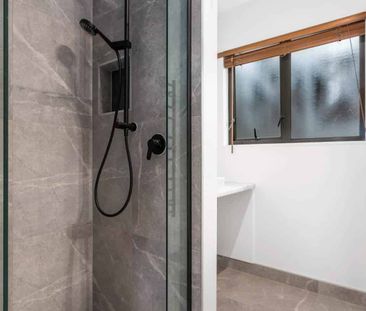 Warm Family Home in Bayview!! - Photo 5