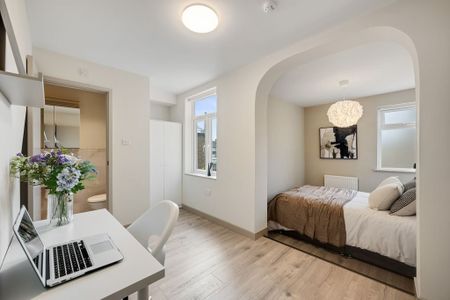 Room in a Shared House, London Road, SM4 - Photo 3