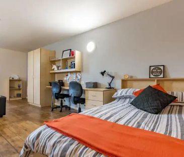 One Bed Apartment - Photo 3