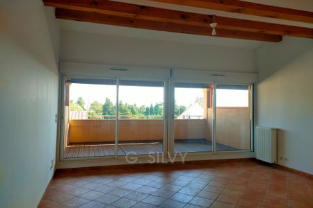Location Appartement 3 pièces 72m² STE CECILE LES VIGNES 84290 - Photo 2
