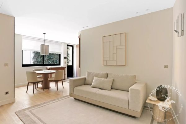 Appartement à louer à Paris 8Ème - Photo 1