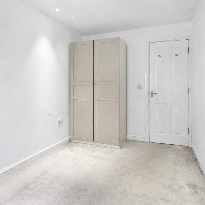 4 bedroom semi-detached house to rent - Photo 1