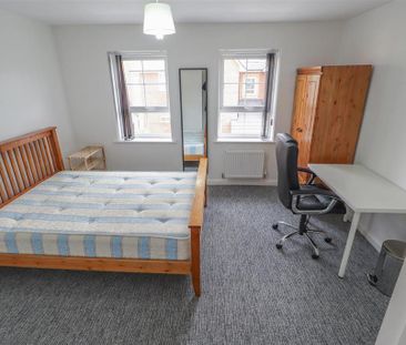 4 bedroom terraced house to rent - Photo 5