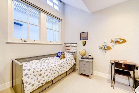 4 bedroom flat to rent - Photo 4