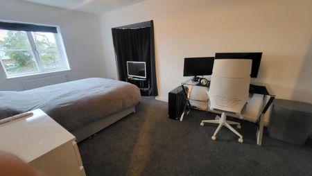 1 bedroom in a house share to rent - Photo 4