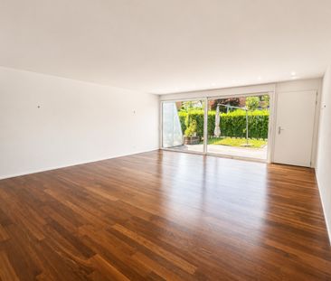 Traumhaftes Wohnen mit luxuriösem Ausbau! 1 grosses Schlafzimmer im... - Foto 2