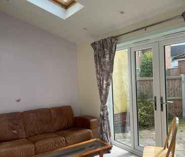 5 bed house to rent in Elmstead Road, Colchester - Photo 4