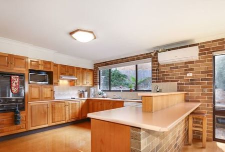 LARGE NORTH HILL HOME - Photo 3