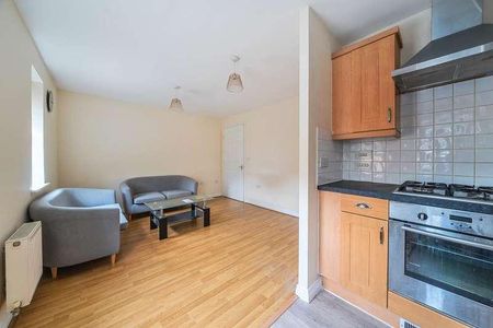 Knightsbridge Place, Aylesbury, HP19 - Photo 4