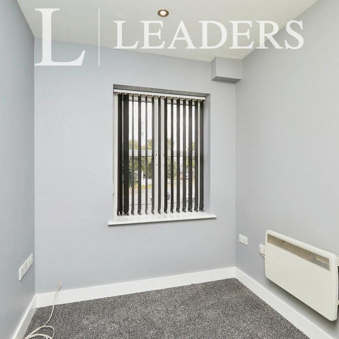 3 bedroom flat to rent - Photo 1