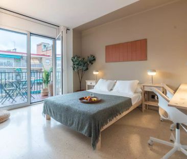 Room in a shared 7-bedroom apartment for rent in el Congrés i els Indians, Barcelona. - Photo 2