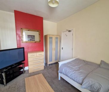 1 bedroom in a house share to rent - Photo 6