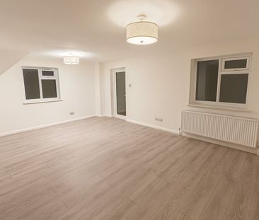 3 Bed Semi-Detached House, Waterhall Close, E17 - Photo 2