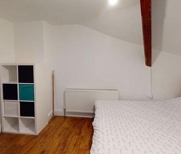 4 bedroom terraced house to rent - Photo 3