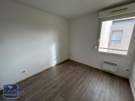 Location Appartement 3 pièces 62m² ST MICHEL 16470 - Photo 4