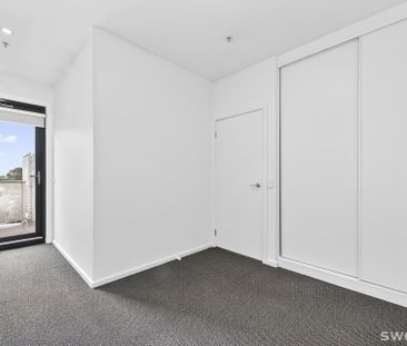 Conveniently positioned, chic and spacious two bedroom apartment - Photo 2